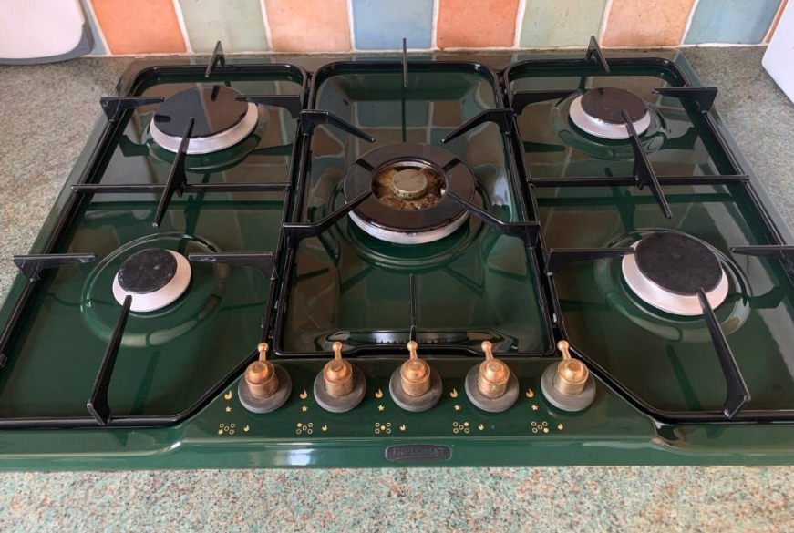 Range cooker before deep clean