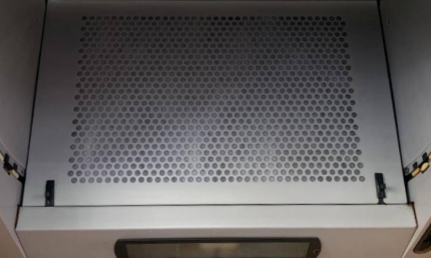 Extractor hood after cleaning