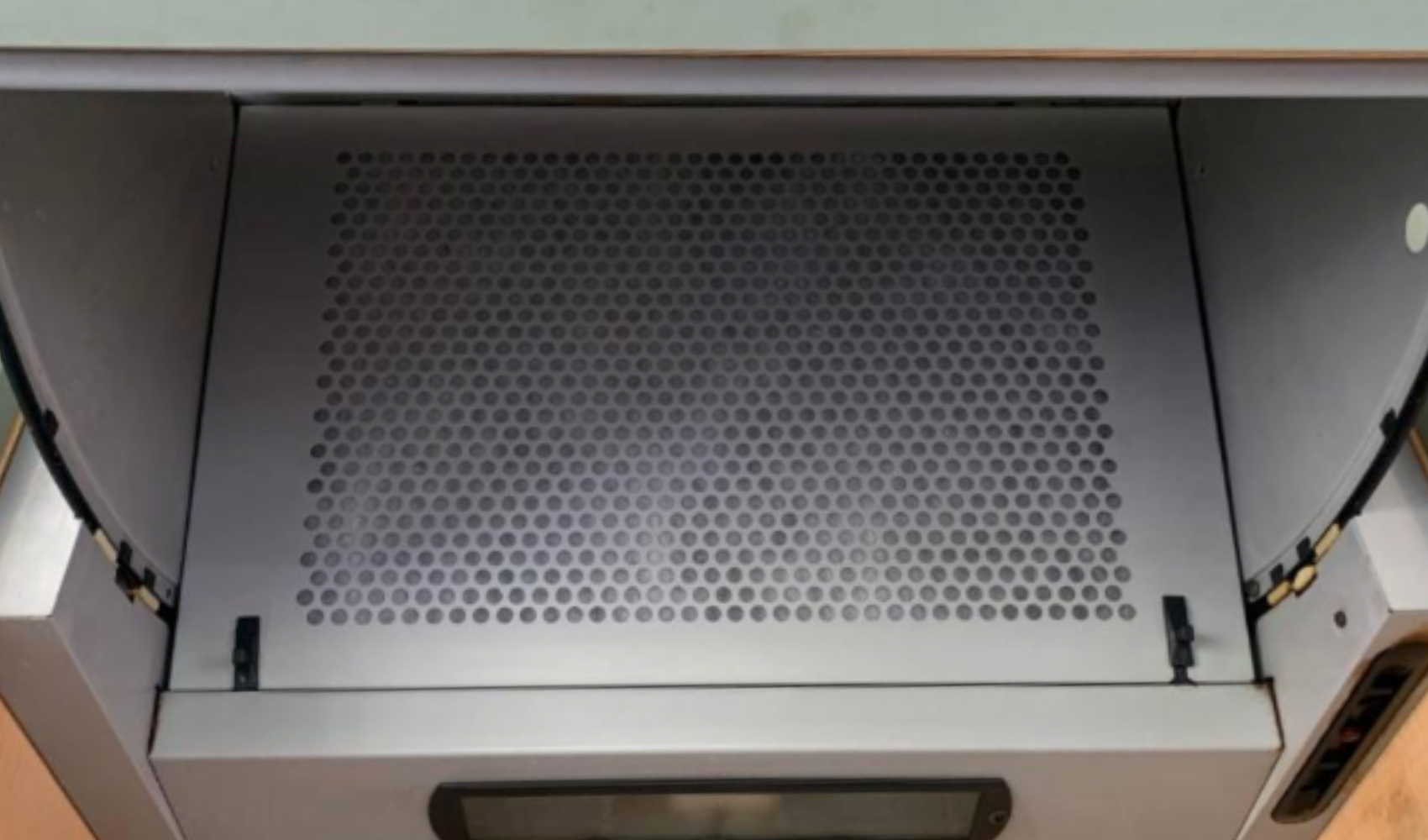 Extractor hood after cleaning