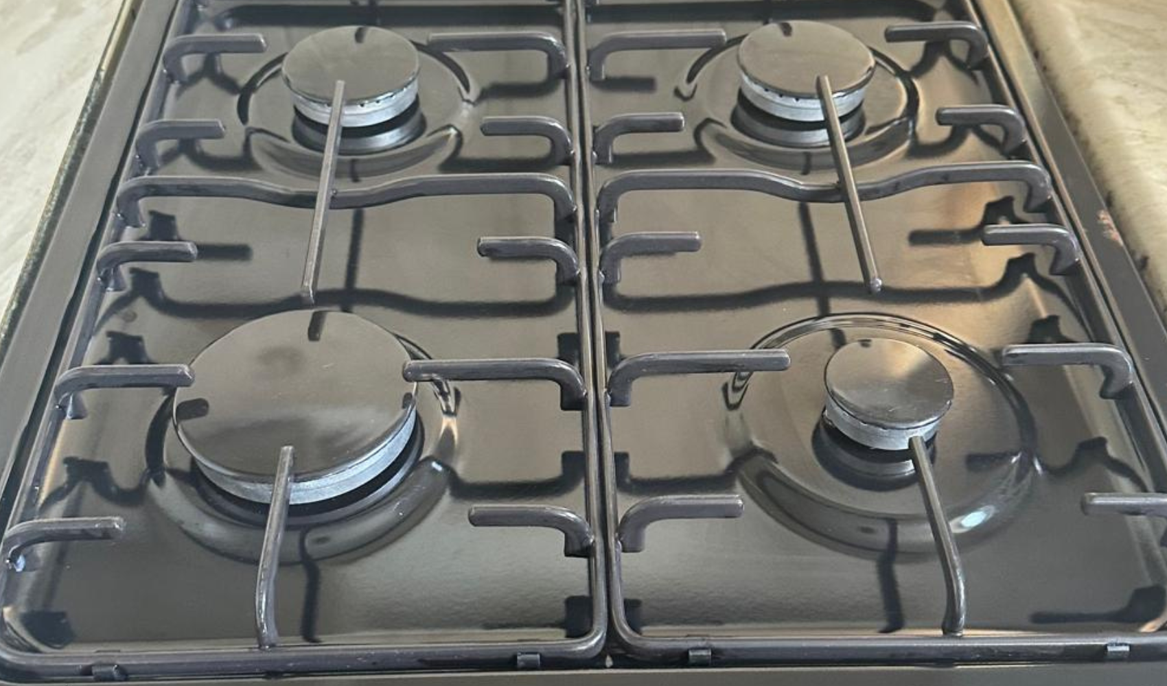 Hob polished after cleaning