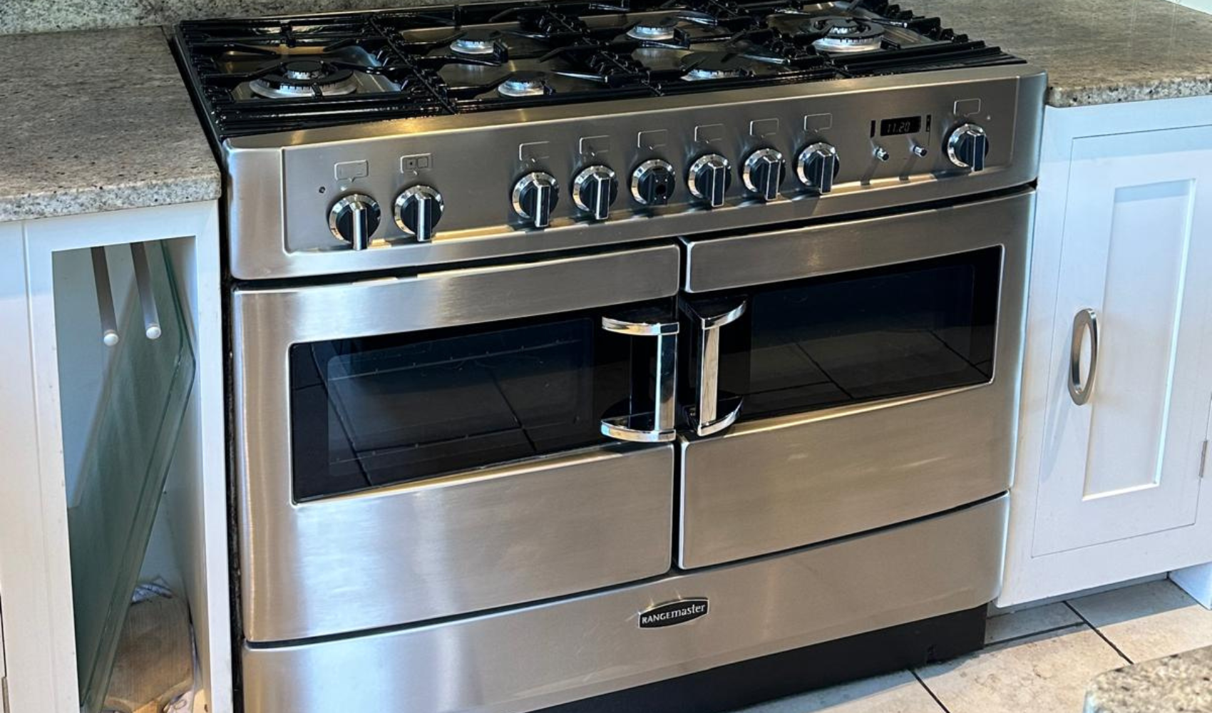 Range cooker polished after cleaning