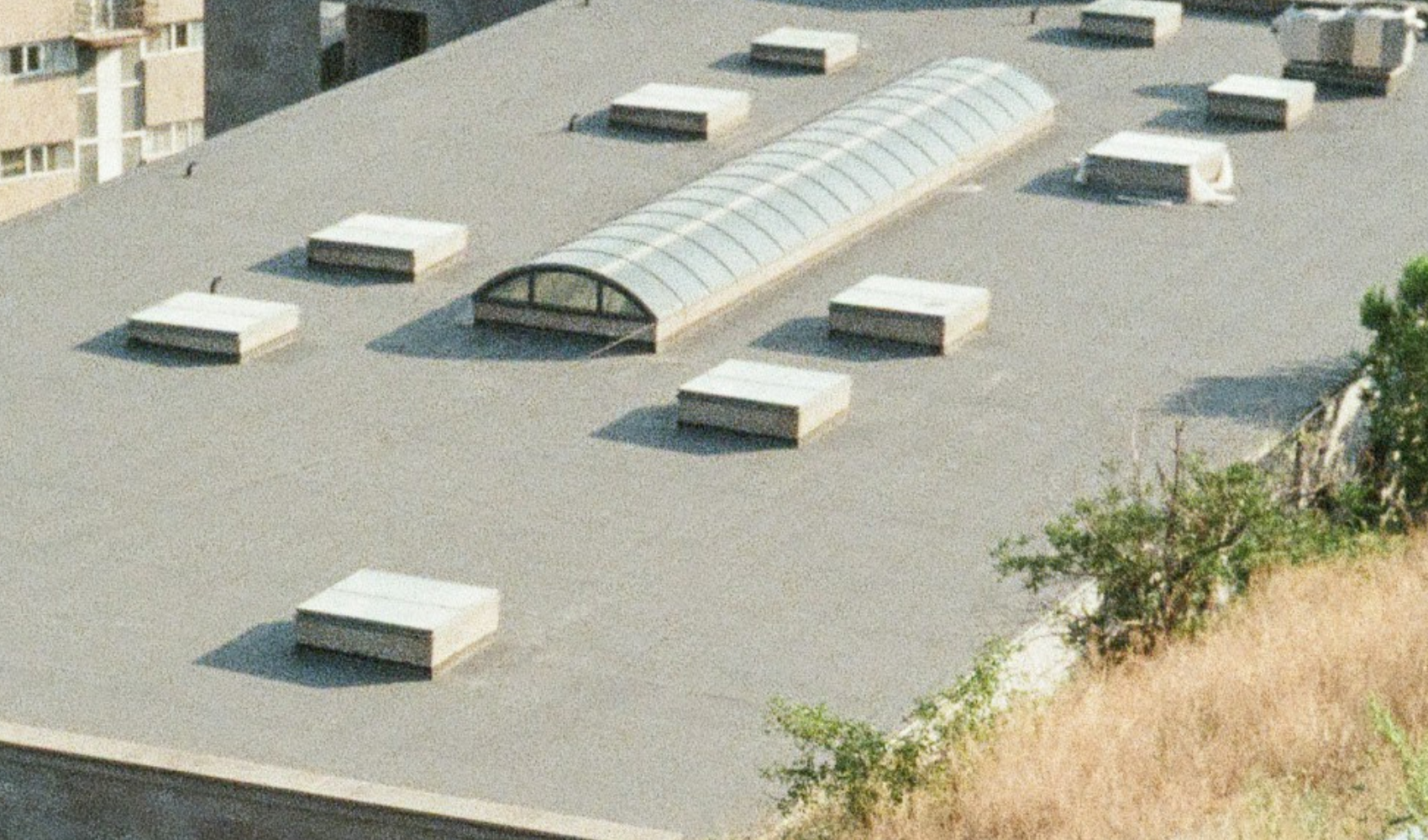 Flat roofing system installation